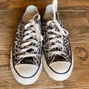 Leopard woman’s converse